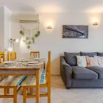 Charming With Pool And 2 Bedrooms Apartamento