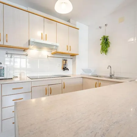 아파트 Charming With Pool And 2 Bedrooms 살루