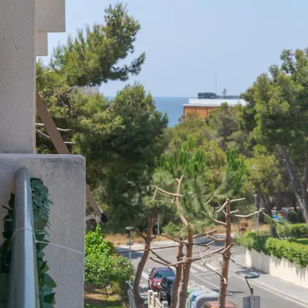 Charming With Pool And 2 Bedrooms