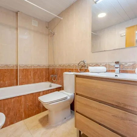 Charming With Pool And 2 Bedrooms 아파트 *