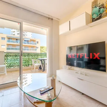 Charming With Pool And 2 Bedrooms 살루