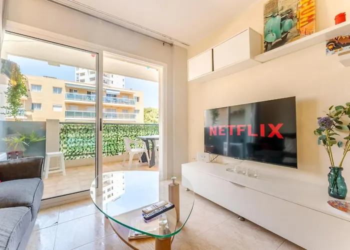 Charming With Pool And 2 Bedrooms Salou