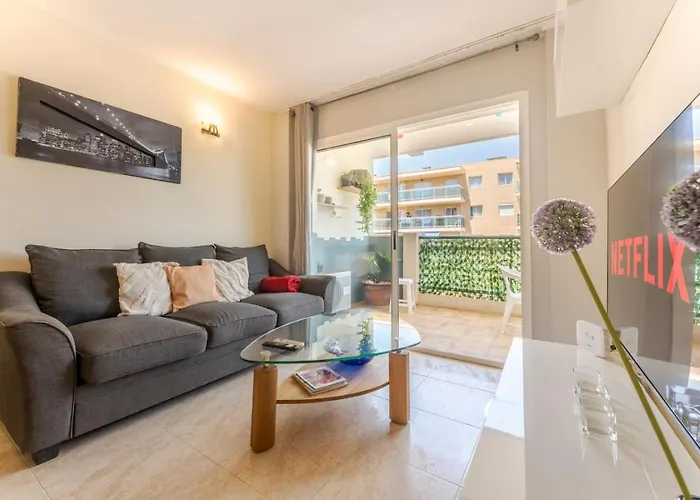 Charming With Pool And 2 Bedrooms * Salou