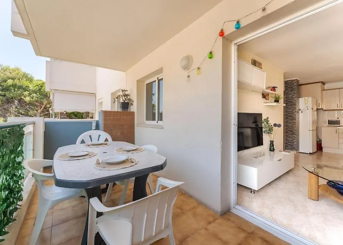 Charming With Pool And 2 Bedrooms